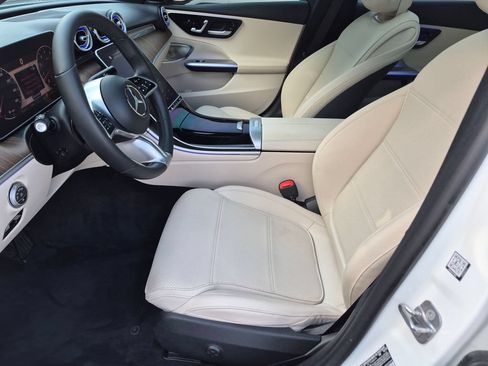 Used 2025 Mercedes-Benz C 300 4MATIC Sedan image 10