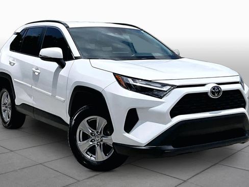 Used 2022 Toyota RAV4 XLE FWD image 3