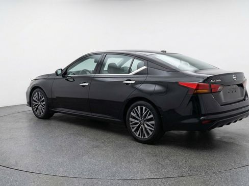 Used 2025 Nissan Altima 2.5 SV FWD image 6