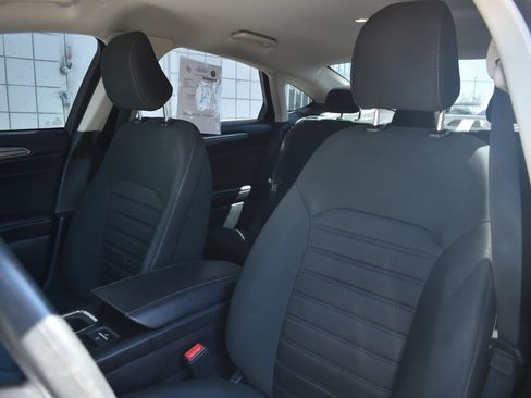 Used 2020 Ford Fusion SE FWD image 8