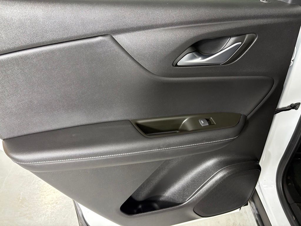 Used 2025 Chevrolet Blazer LT FWD image 32