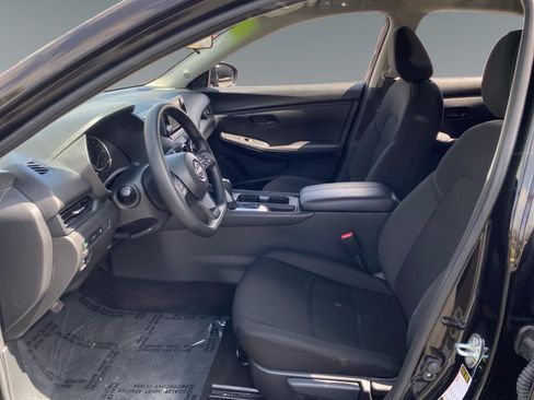 Used 2025 Nissan Sentra S FWD image 9