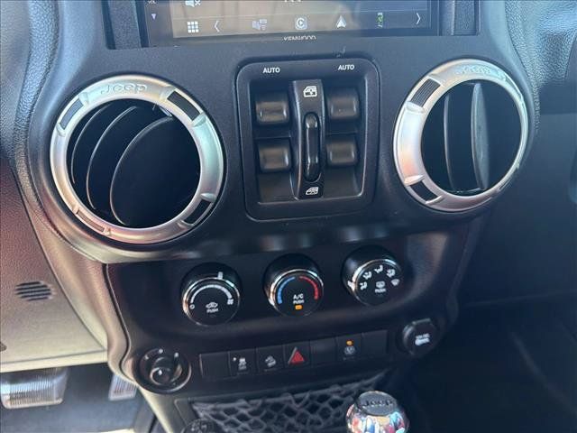 Used 2018 Jeep Wrangler Unlimited Sahara w/ Connectivity Group AWD/4WD image 14
