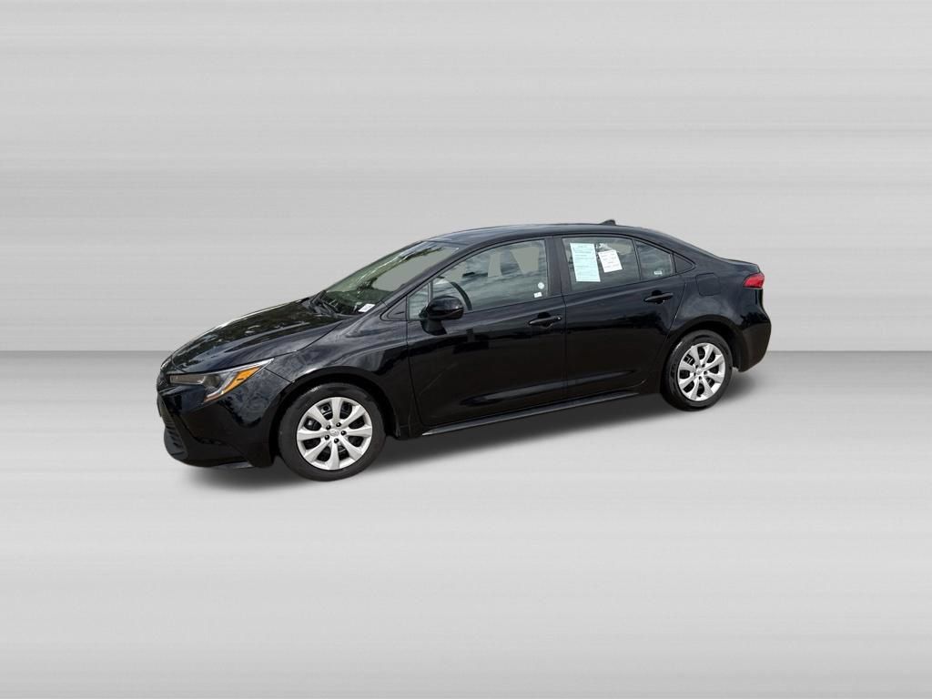 Used 2025 Toyota Corolla LE FWD image 10
