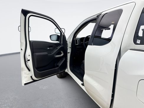 Used 2024 Nissan Frontier 4x4 King Cab image 9