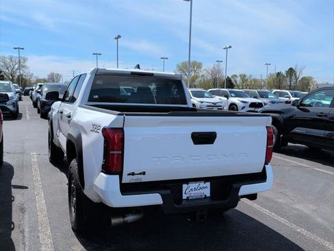 Certified 2024 Toyota Tacoma TRD Off-Road AWD/4WD image 5