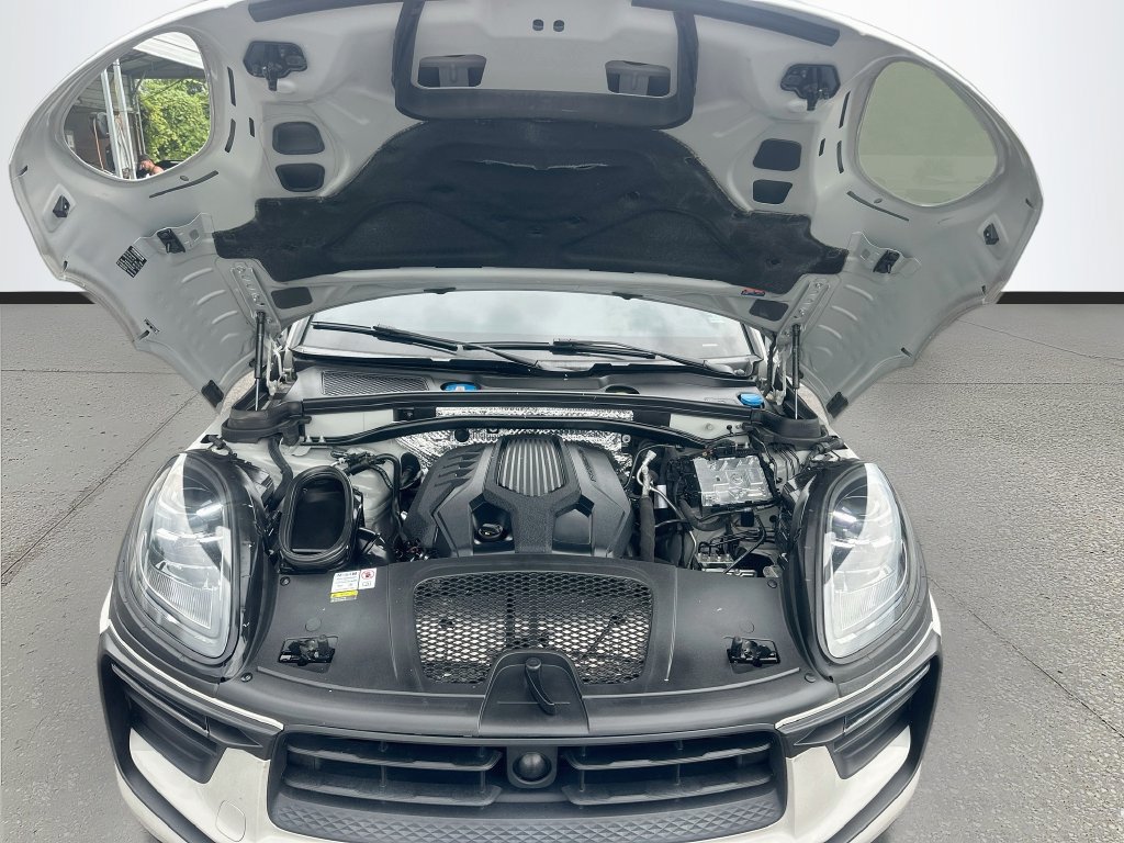 Used 2023 Porsche Macan AWD/4WD image 32