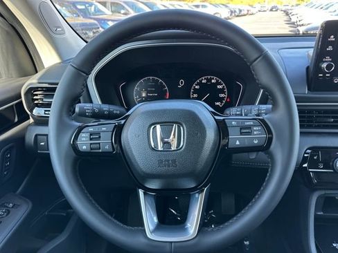 New 2025 Honda Pilot Touring image 18