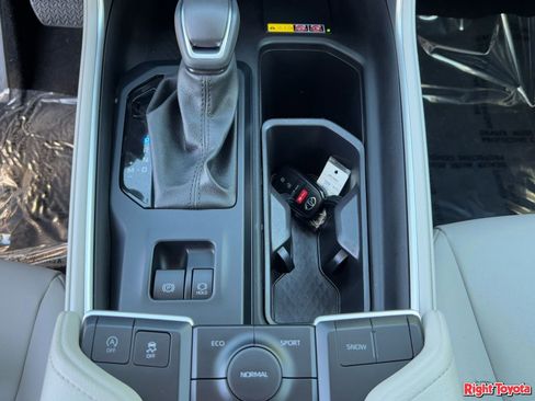 Certified 2025 Toyota Grand Highlander FWD image 30