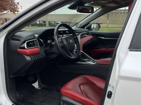 Used 2018 Toyota Camry XSE image 11