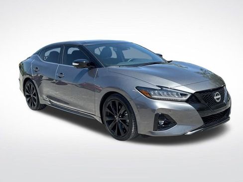 Used 2023 Nissan Maxima SR w/ Sport Mat Group FWD image 9