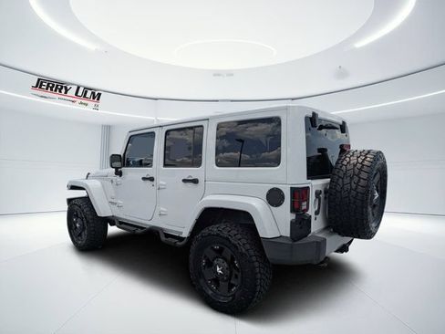 Used 2013 Jeep Wrangler Unlimited Sahara w/ Connectivity Group AWD/4WD image 5