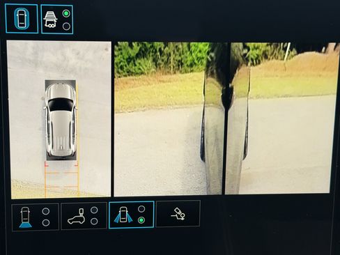 Used 2025 GMC Acadia Elevation image 12