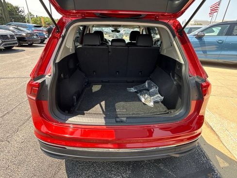 Used 2023 Volkswagen Tiguan SE AWD/4WD image 26