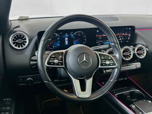 Used 2023 Mercedes-Benz GLA 250 4MATIC w/ Premium Package image 18