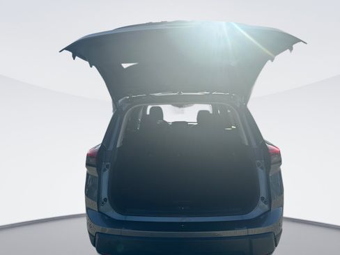 Used 2024 Nissan Rogue S FWD image 13