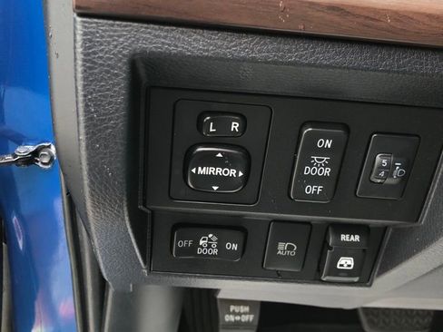 Used 2018 Toyota Tundra Limited w/ Limited Premium Package AWD/4WD image 33