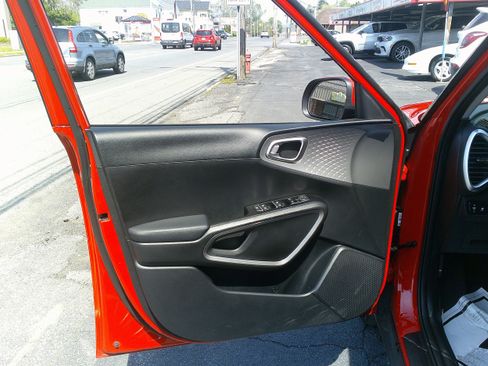 Used 2023 Kia Soul LX FWD image 15