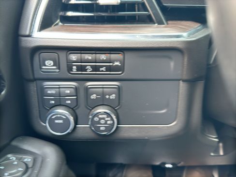 Used 2025 Chevrolet Tahoe Z71 AWD/4WD image 15