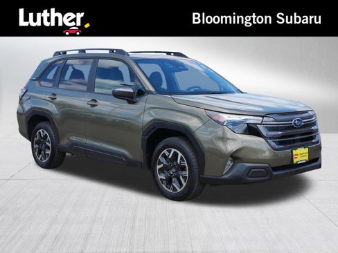 Used 2025 Subaru Forester Premium AWD/4WD image 1