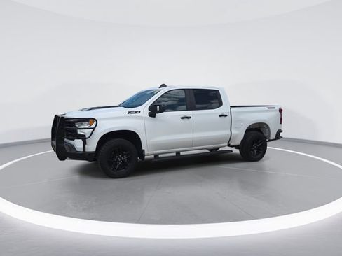 Used 2024 Chevrolet Silverado 1500 LT Trail Boss w/ Convenience Package II AWD/4WD image 4