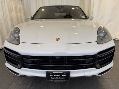 Used 2022 Porsche Cayenne Turbo image 6