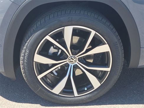 New 2025 Volkswagen Atlas SEL Premium R-Line image 13