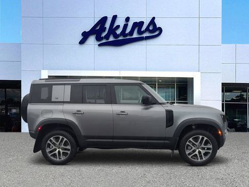 Used 2020 Land Rover Defender 110 HSE image 1