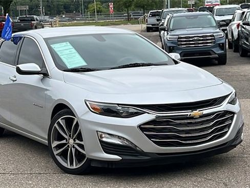 Used 2022 Chevrolet Malibu LT image 2