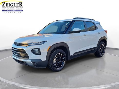 Used 2021 Chevrolet TrailBlazer LT w/ Premium Seating Package image 1