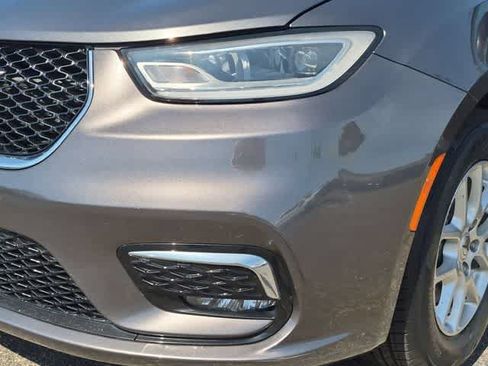 Certified 2022 Chrysler Pacifica Touring-L FWD image 11