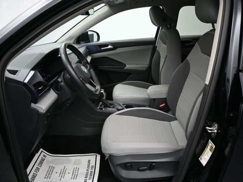 Used 2024 Volkswagen Taos SE image 7