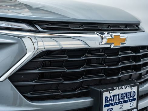 Used 2025 Chevrolet TrailBlazer LT w/ LT Cold Weather Package AWD/4WD image 12
