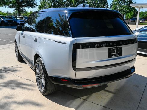 Used 2025 Land Rover Range Rover SE AWD/4WD image 7