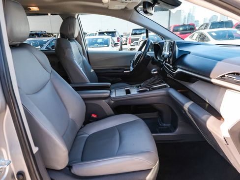 Certified 2024 Toyota Sienna XLE FWD image 18