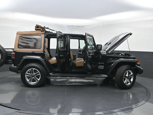 Used 2022 Jeep Wrangler Unlimited Sahara w/ Cold Weather Group AWD/4WD image 33