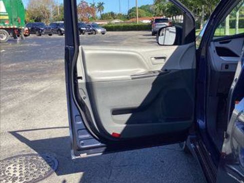 Used 2019 Toyota Sienna L image 24
