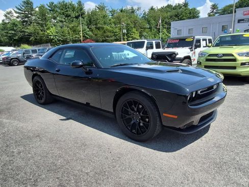 Used 2019 Dodge Challenger SXT RWD image 8