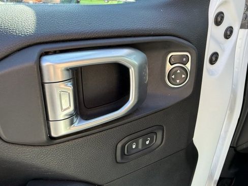 Used 2020 Jeep Gladiator Overland image 13