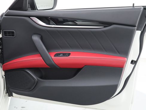 Certified 2023 Maserati Ghibli Modena RWD image 10