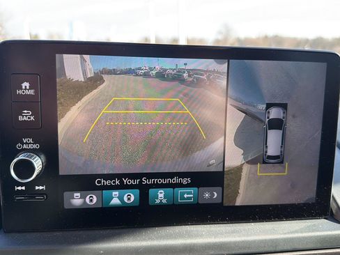 Used 2025 Honda Pilot TrailSport image 8