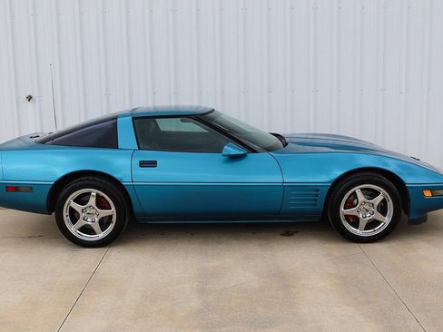 Used 1992 Chevrolet Corvette Coupe image 6