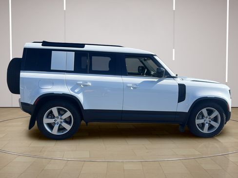 Used 2025 Land Rover Defender 110 S AWD/4WD image 8
