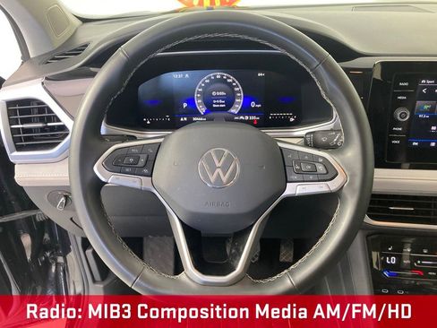 Used 2025 Volkswagen Taos SE AWD/4WD image 8