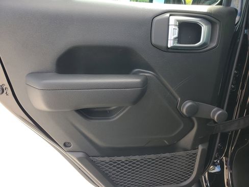 Used 2024 Jeep Gladiator Sport image 27