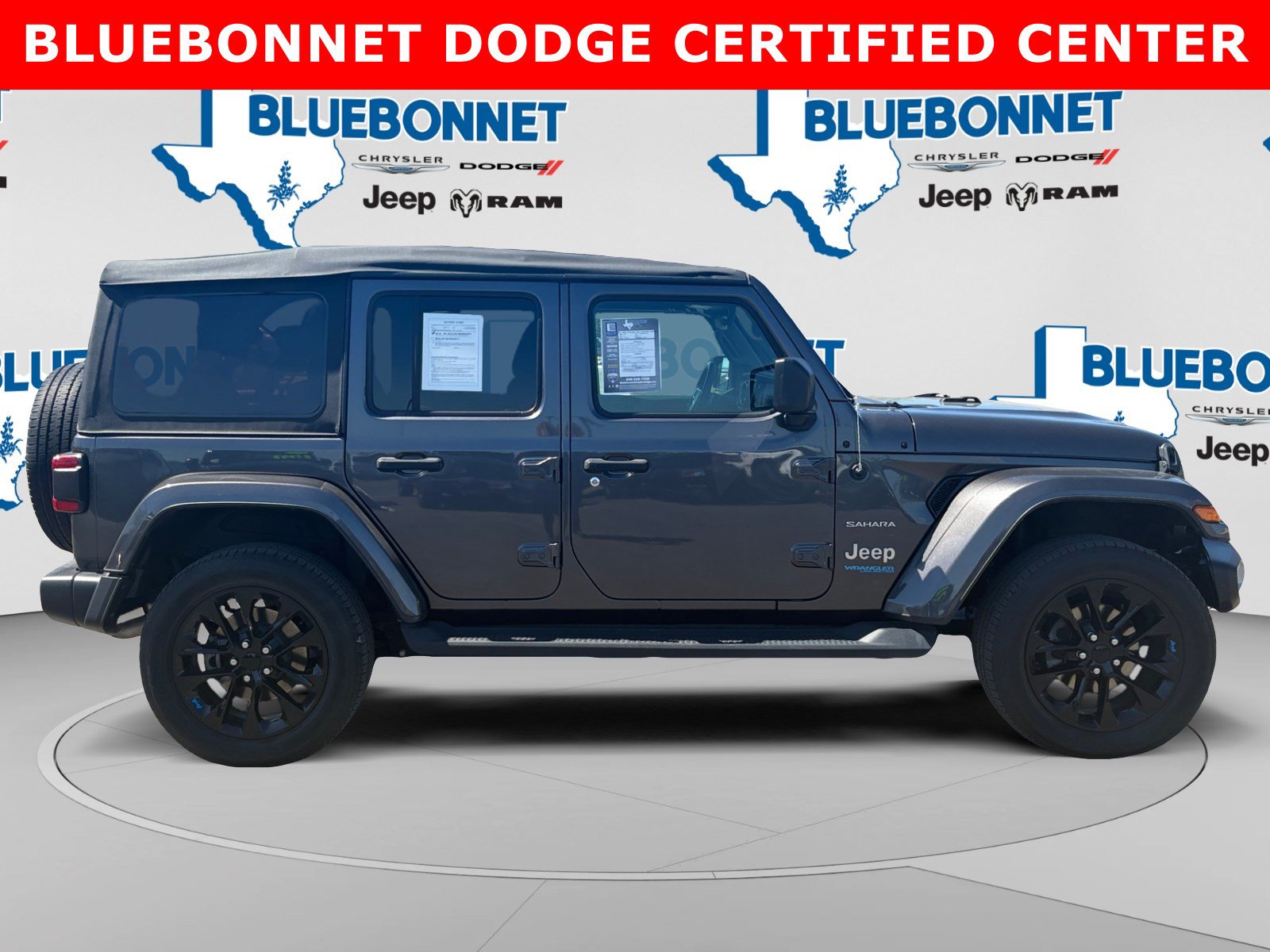 Used 2022 Jeep Wrangler Unlimited Sahara AWD/4WD image 4