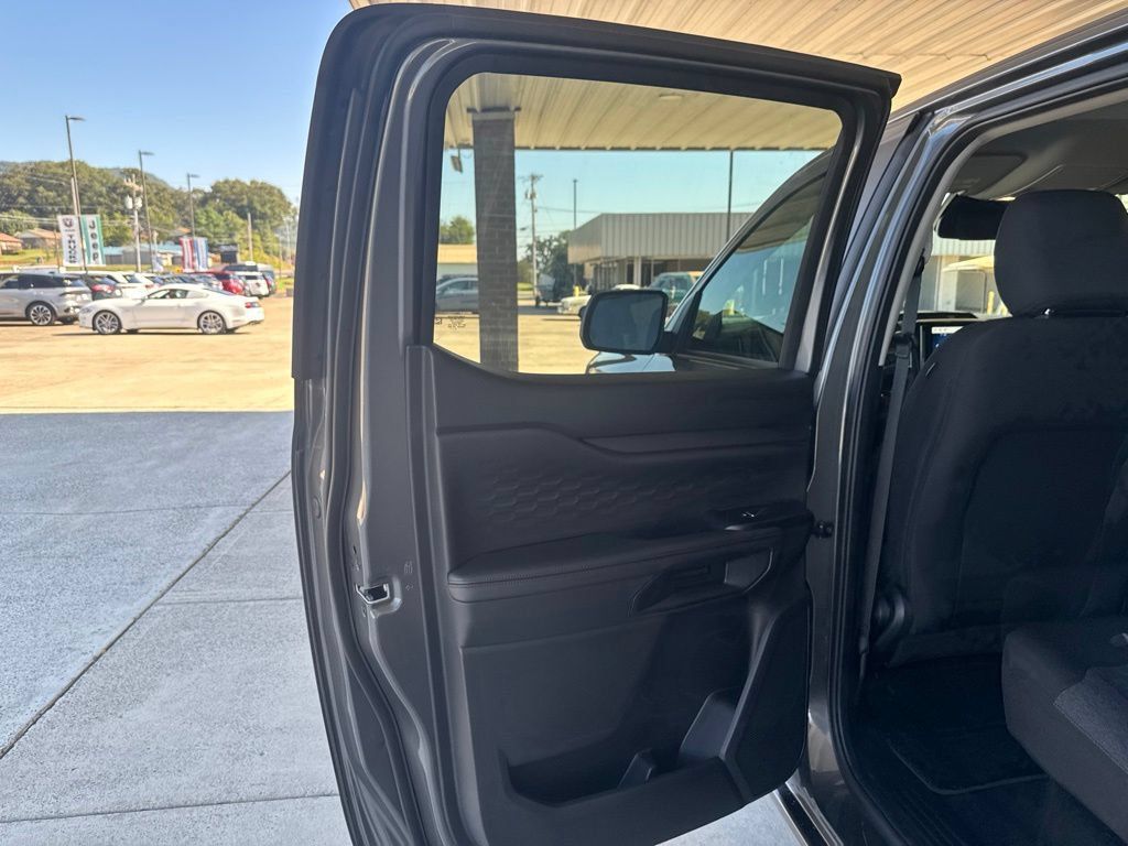 New 2026 Ford Ranger XLT w/ Black Appearance Package AWD/4WD image 17
