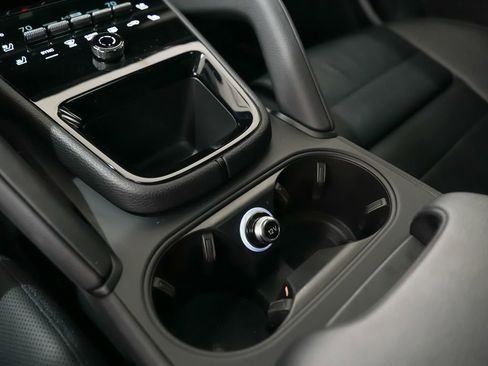 Certified 2024 Porsche Cayenne AWD/4WD image 32