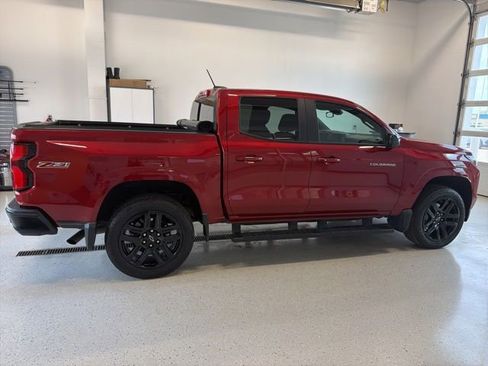 Used 2025 Chevrolet Colorado Z71 w/ Technology Package AWD/4WD image 10