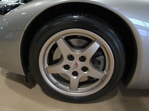 Used 2001 Chevrolet Corvette Convertible w/ Preferred Equipment Group2 image 34